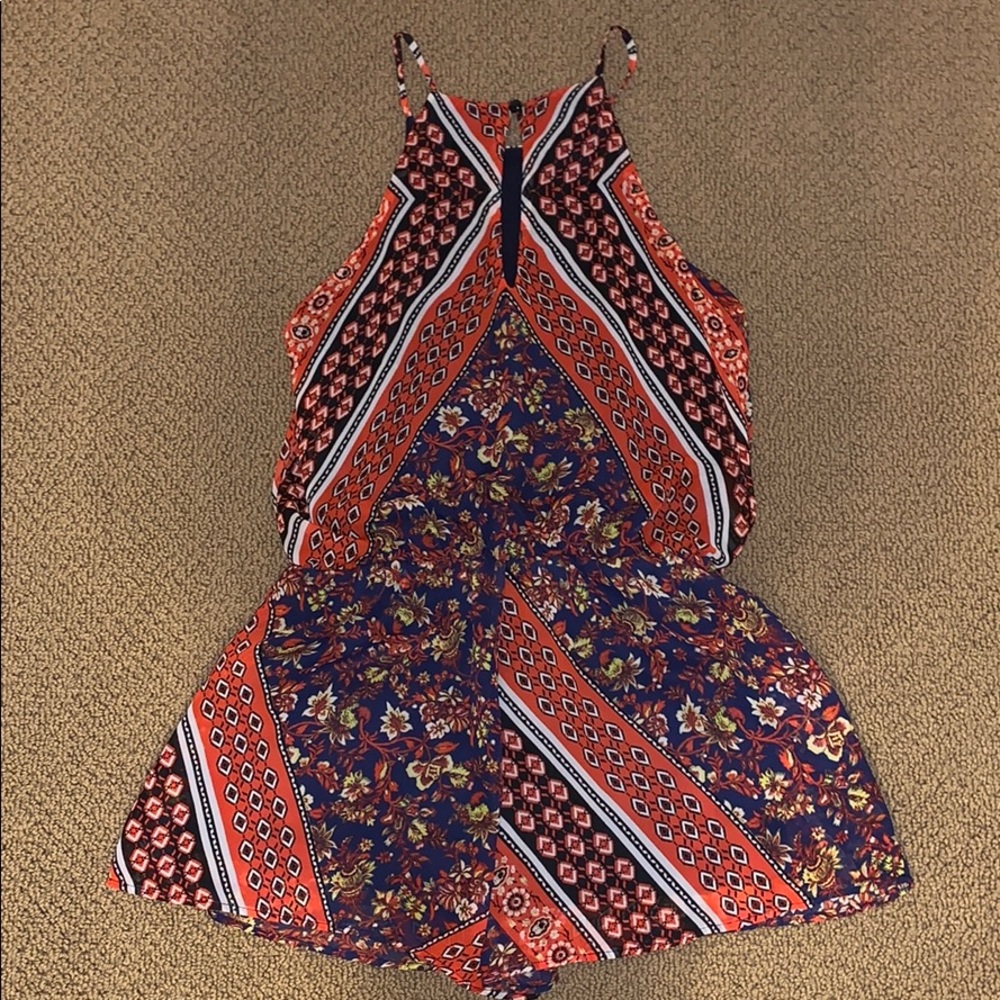 Fun patterned romper - Picture 2 of 3